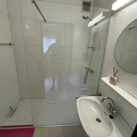 Frontaal Zeezicht In De Strandjutter Apartamento